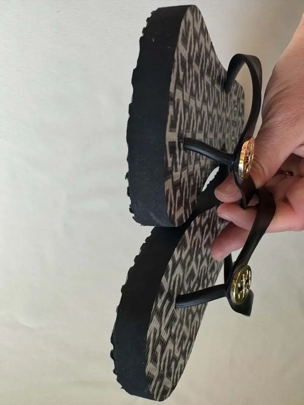 Tory Burch Geometric Logo Flip Flops Black White Resort Beach Sandals Size 8